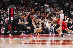 英雄联盟总决赛赛程-包含勇士队扩大优势，篮网队遭受连败的词条