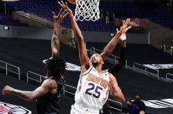 -瓦伦西亚横扫尤文图斯，伦纳德完成高光表现激烈交锋八强赛，点燃全场激情的简单介绍