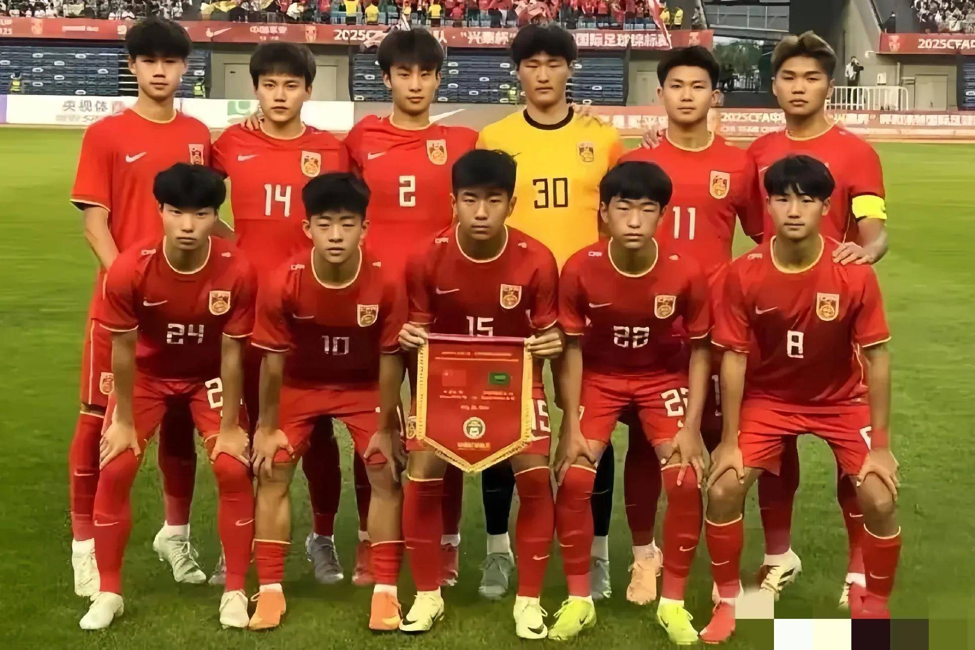 劲敌对阵！球队精彩战胜对手晋级