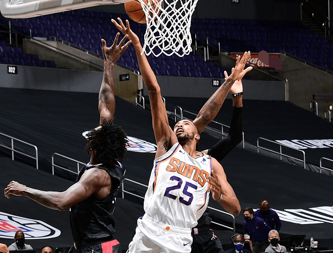 瓦伦西亚横扫尤文图斯，伦纳德完成高光表现激烈交锋八强赛，点燃全场激情的简单介绍