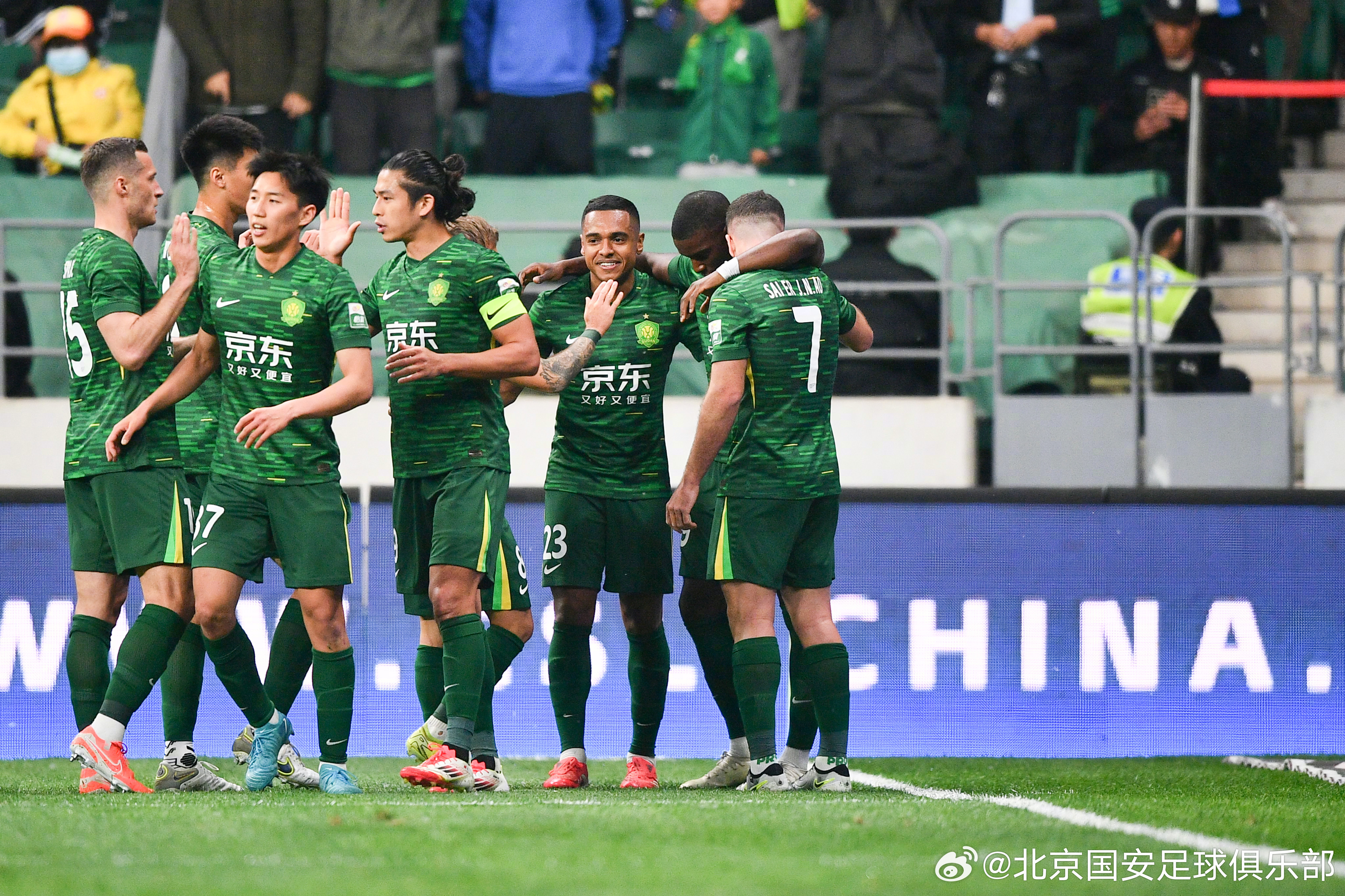 北京豪门之争！国安对阵京城竞技，谁能扬眉吐气？