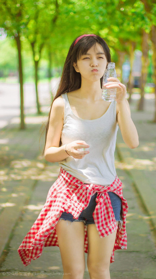 老鹰的两种形态，当天空的霸主与地面的猎手共同诠释猎杀本能